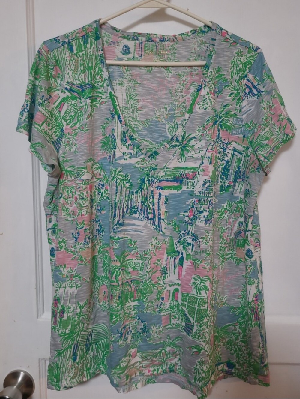 Lilly Pulitzer V Neck Tropical Landacape Tee Shirt LARGE